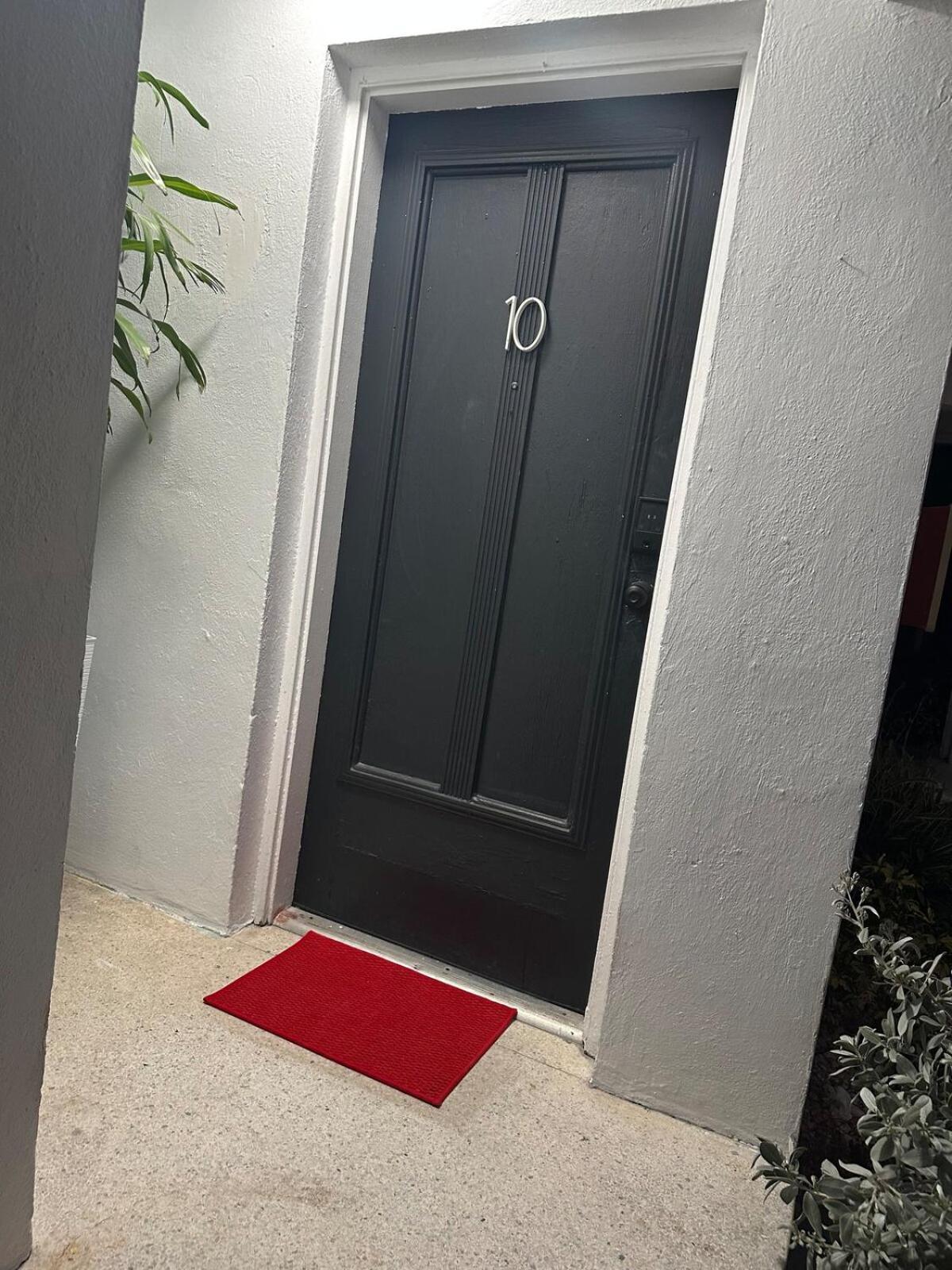 Clara Red-little Havana Apartment